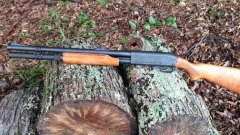 Policia konfiskon dy pushkë gjuetie në Skenderaj