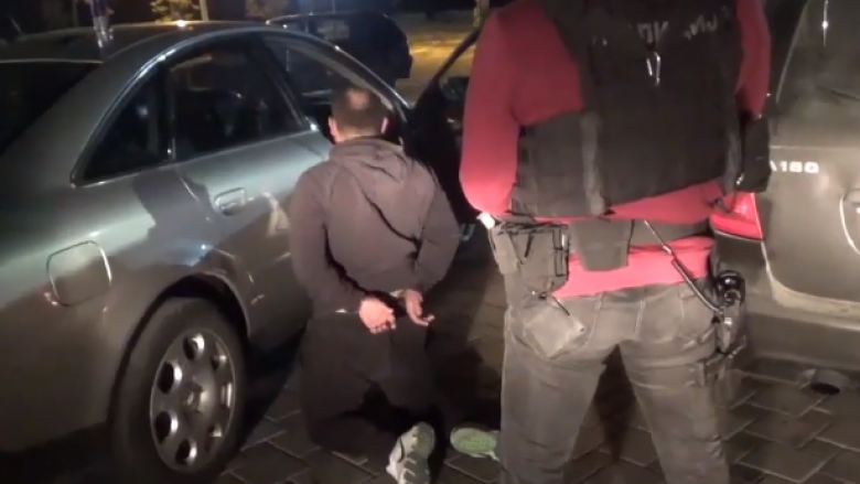 Arrestohen gjashtë persona dhe konfiskohen 22 kilogram marihuanë, policia shpërbën një grup shpërndarës të drogës (Video)