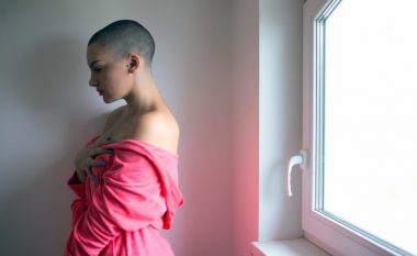 Pesë shenja të kancerit të gjirit që s’kanë lidhje me gjëndrën