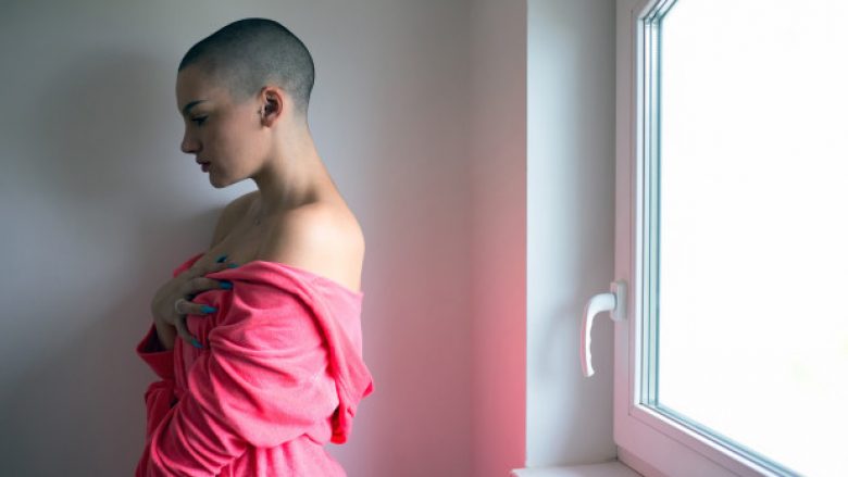 Pesë shenja të kancerit të gjirit që s’kanë lidhje me gjëndrën