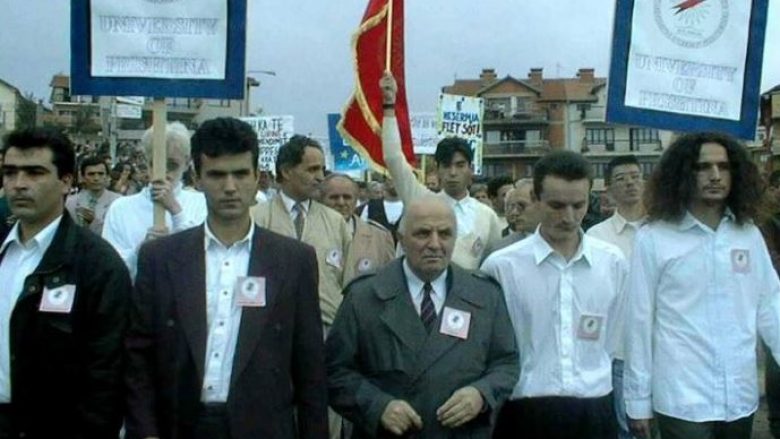 Rrëfimi i Bujar Dugollit për protestën studentore të vitit 1997 (Video)