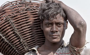 Njihuni me “kryeqytetin e qymyrit” në Indi, aty ku minierat shkaktojnë kërdi për banorët e fshatrave në zonë (Foto)