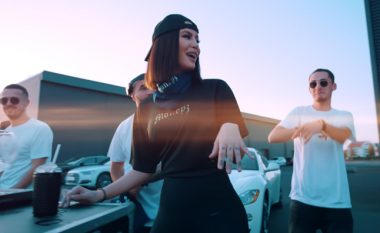 Dafina publikon videon muzikore të këngës “Kurgjo nuk kallxojna”