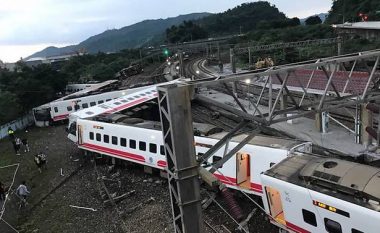Humbin jetën 17 persona në një aksident hekurudhor në Tajvan