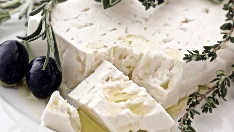 Specialitet tradicional grek: Si të bëni djathë feta