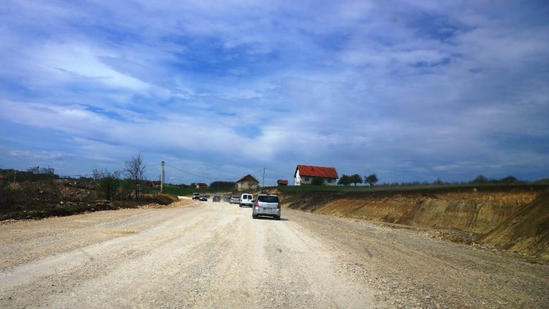 Punimet në rrugën Skenderaj – Drenas zgjasin deri në vitin tjetër