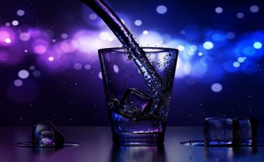 Dhjetë mënyra si ta shfrytëzoni vodkën në shtëpinë tuaj – nuk është fjala për kokteje