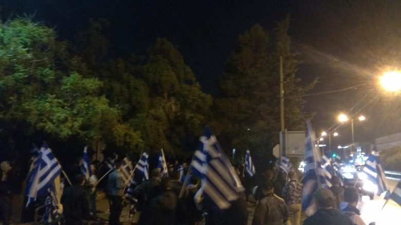 Protesta para Ambasadës shqiptare në Greqi, pas vrasjes së grekut