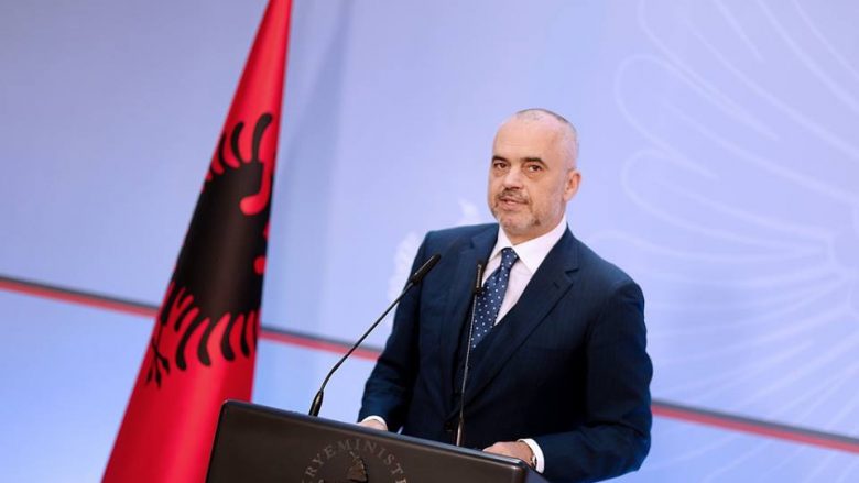 Kryeministri shqiptar kërcënon “portalet” të regjistrohen në autoritetet fiskale
