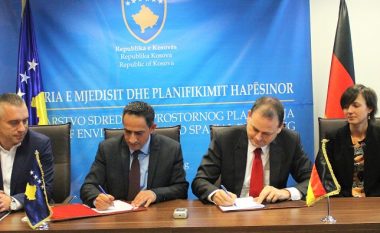 Ministria e Mjedisit dhe GIZ-i nënshkruajnë marrëveshje, ndahen 7 milionë euro për menaxhim të mbeturinave
