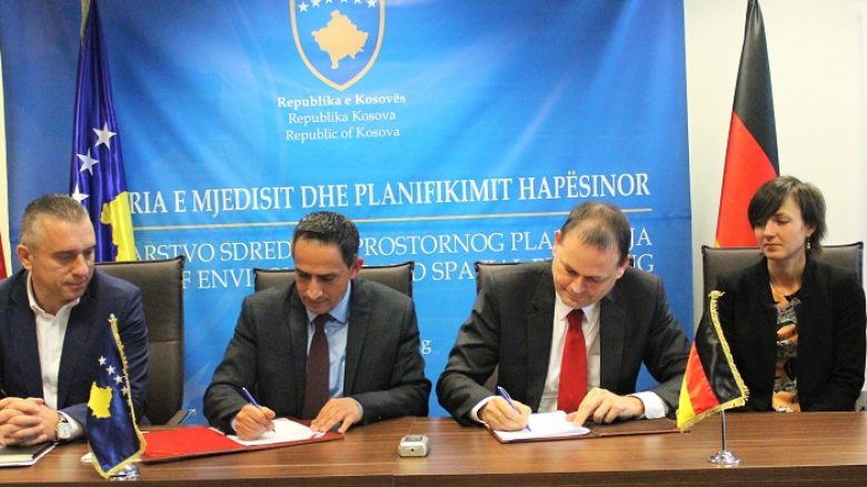 Ministria e Mjedisit dhe GIZ-i nënshkruajnë marrëveshje, ndahen 7 milionë euro për menaxhim të mbeturinave
