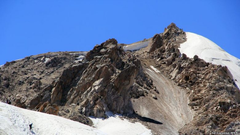 Stuhia la të vdekur së paku 8 alpinistë në Himalaje