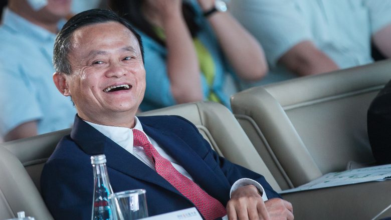 Jack Ma bëhët njeriu më i pasur në Kinë