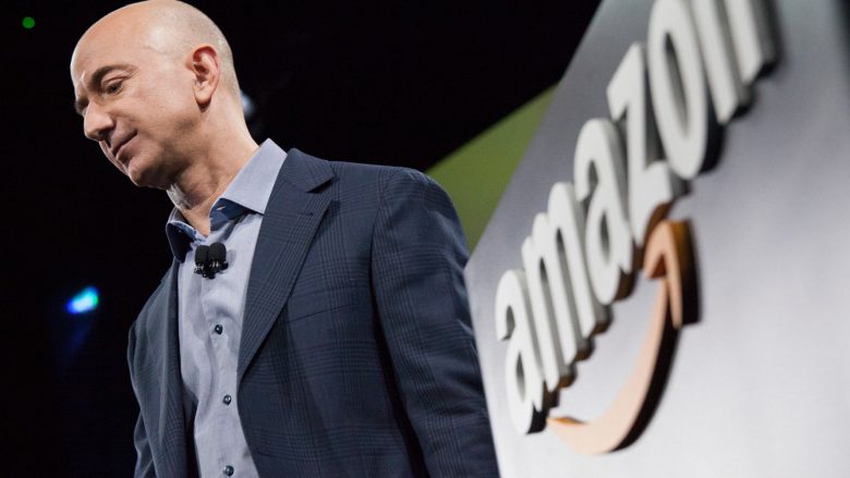 Tri pyetjet që Jeff Bezos iu bën punëtorëve të rinj