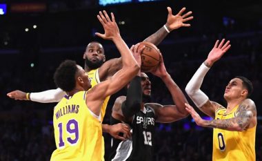 Lakersat me LeBron Jamesin mbetet ende pa fitore në sezonin e ri të NBA-s