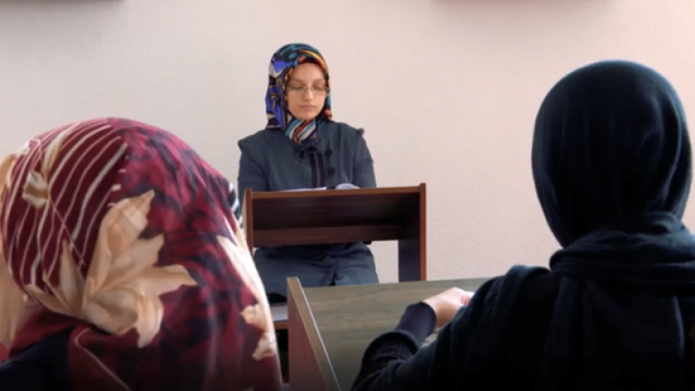 Bashkësia Islame e Turqisë financon 12 gra ligjëruese në xhamitë e Kosovës (Video)