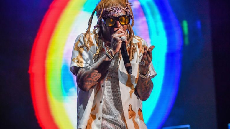 “Tha Carter V” nga Lil Wayne drejt debutimit në vendin e parë