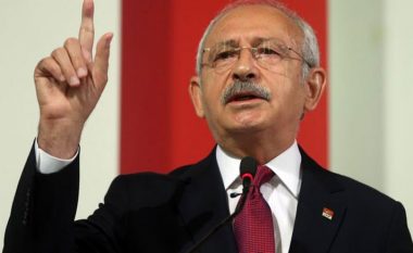 Lideri i opozitës turke shet shtëpinë që të paguajë gjobat për fyerje të Erdoganit (Video)