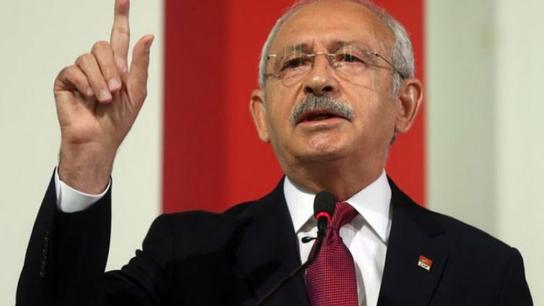 Lideri i opozitës turke shet shtëpinë që të paguajë gjobat për fyerje të Erdoganit (Video)