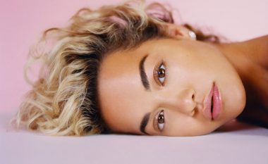 Rita Ora publikon listën e plotë të këngëve që i ka përfshirë në albumin e ri ‘Phoenix’