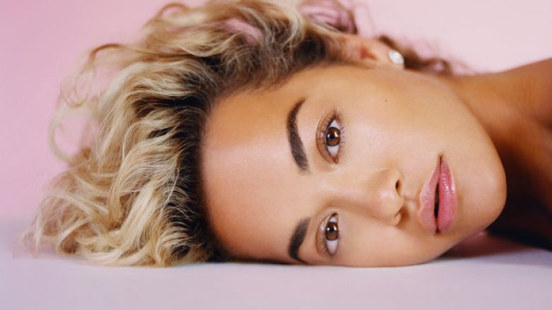 Rita Ora publikon listën e plotë të këngëve që i ka përfshirë në albumin e ri ‘Phoenix’