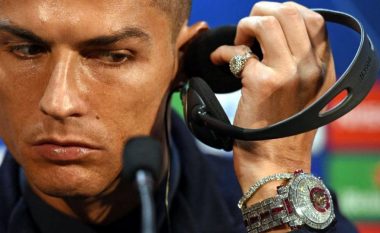 Cristiano Ronaldo me orë dore në vlerë prej dy milionë euro