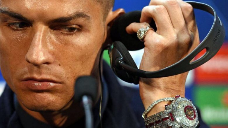 Cristiano Ronaldo me orë dore në vlerë prej dy milionë euro