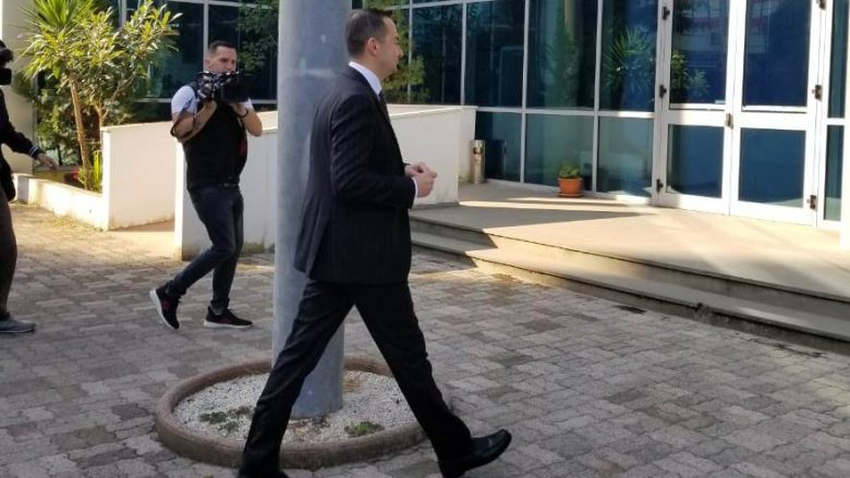 Deputeti i PD-së del sot para gjykatës për çështjen ‘Babalen’, Alibeaj e Berisha e marrin në mbrojtje