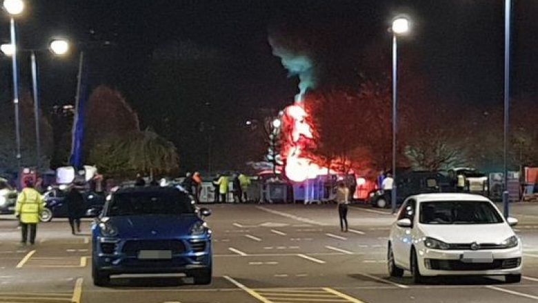 Helikopteri i pronarit të Leicesterit rrëzohet dhe merr flakë jashtë stadiumin King Power pas ndeshjes ndaj West Hamit