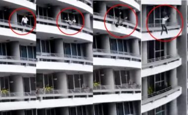 Bie dhe vdes për një ‘selfie’ nga ballkoni (Video)