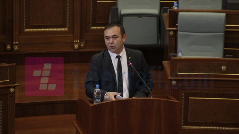 Selimi-Gashit: Nuk i keni votat e gjysmës së Kuvendit