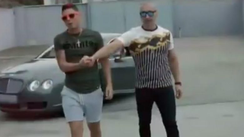 Policia po e kërkonte gjithandej, bosi i drogës shfaqet në një videoklip të një kënge (Video)