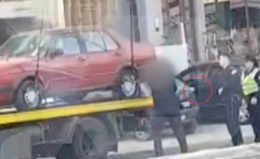 Policia përdor sprej për ta arrestuar personin që iu konfiskua vetura (Video)
