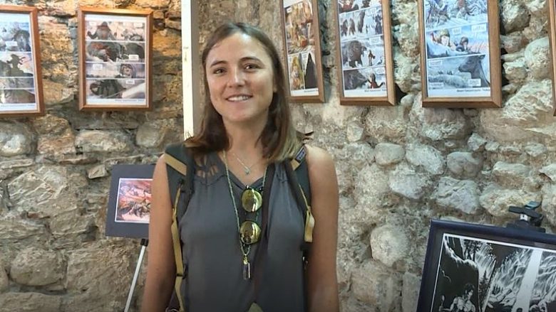Turistja nga Kili e mrekulluar me punimet e ekspozuara në Prizren (Video)