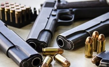Konfiskohen armë, arrestohen pesë persona