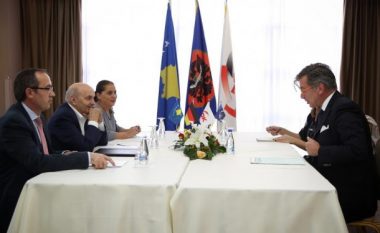 Mustafa dhe ambasadori Heldt flasin për dialogun me Serbinë