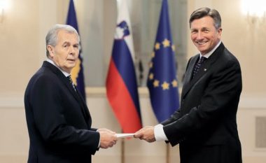 Ambasadori Avni Kastrati i dorëzoi letrat kredenciale te presidenti slloven Pahor