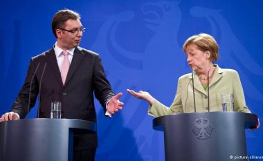 Politikania serbe: Gjermania nuk llogarit më në Vuçiqin, e tradhtoi kancelaren Merkel për korigjimin e kufijve