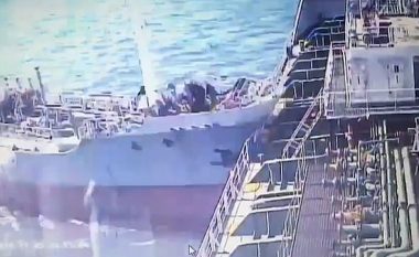 Momenti kur tankeri përplaset me një anije tjetër në portin e Tajvanit (Video)