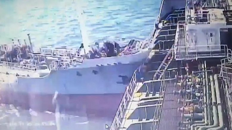 Momenti kur tankeri përplaset me një anije tjetër në portin e Tajvanit (Video)