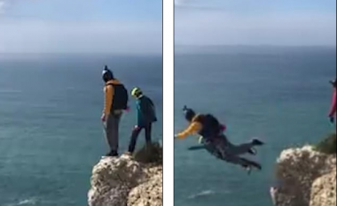 Hidhet me parashutë nga një shkëmb i lartë në Portugali, përplaset për vdekje në tokë – nuk i hapet parashuta (Video)