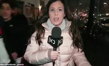 Gazetares izraelite i hedhin fishekzjarrë gjatë raportimit live nga Berlini (Video)