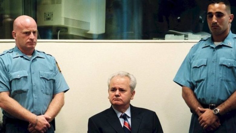 BBC: Edhe pse kanë kaluar 12 vite nga vdekja e Sllobodan Millosheviqit, besohet se truri i tij ka mbetur në Hagë