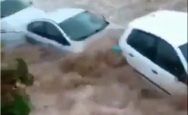Shirat e rrëmbyeshëm shkaktojnë përmbytje në qytetin turistik të Turqisë, rrugët shndërrohen në “lumenj” (Video)
