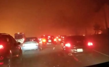 Mbi 27 mijë qytetarë të Kalifornisë ikin me veturat e tyre nga zjarri që ka kapluar këtë vend (Video)