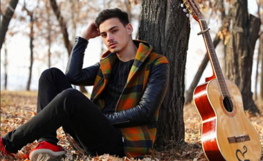 Riki – këngëtari shqiptar që mahniti yllin e muzikës turke Koray Avci me zërin e tij