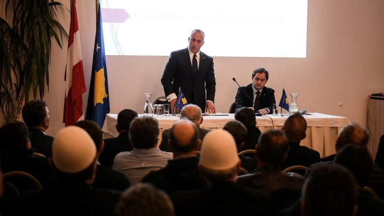 Haradinaj takohet me diasporën shqiptare në Austri, iu bën thirrje ta duan atdheun