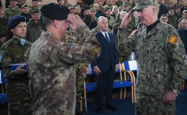Admirali i NATO-s: Tarifa për mallrat e Serbisë rrezikon izolimin e Kosovës