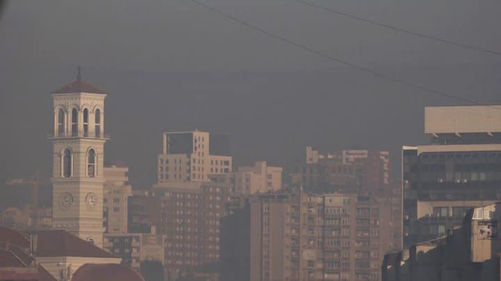 Sërish probleme me ajrin e ndotur, drejtori i IKSHP-së apelon tek qytetarët të qëndrojnë në shtëpi