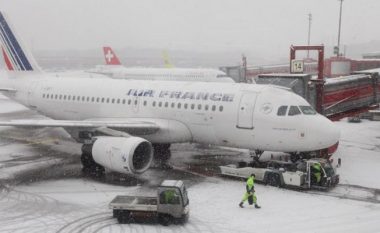 Probleme në aeroplanin Paris-Shangai, pasagjerët bllokohen për tri ditë në Siberinë e ftohtë